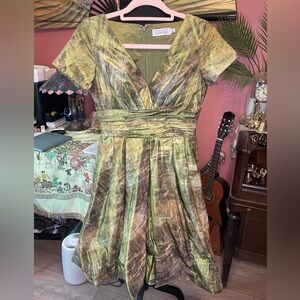 Teri Jon by Rickie Freeman V Neck Green Abstract cocktail dress. Size 6 $500+